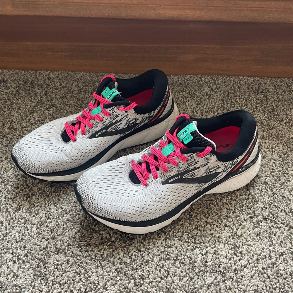 Brooks Ghost 11 Women’s Running Shoes - size 9